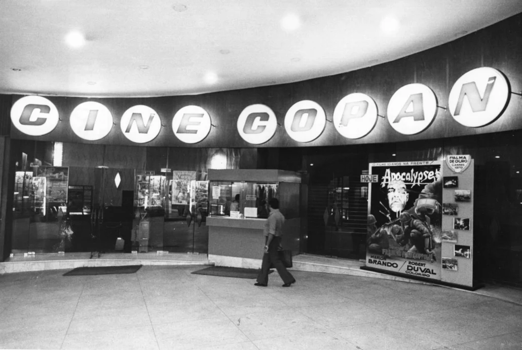 Fachada do Cine Copan nos anos 1970, com cartaz de Apocalypse Now