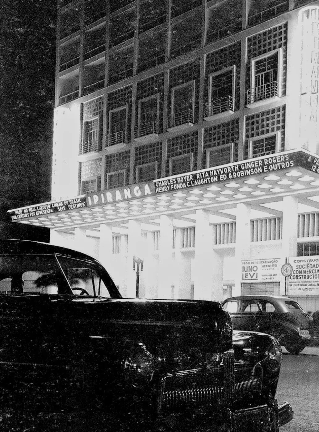 Fachada noturna do Cine Ipiranga em 1943